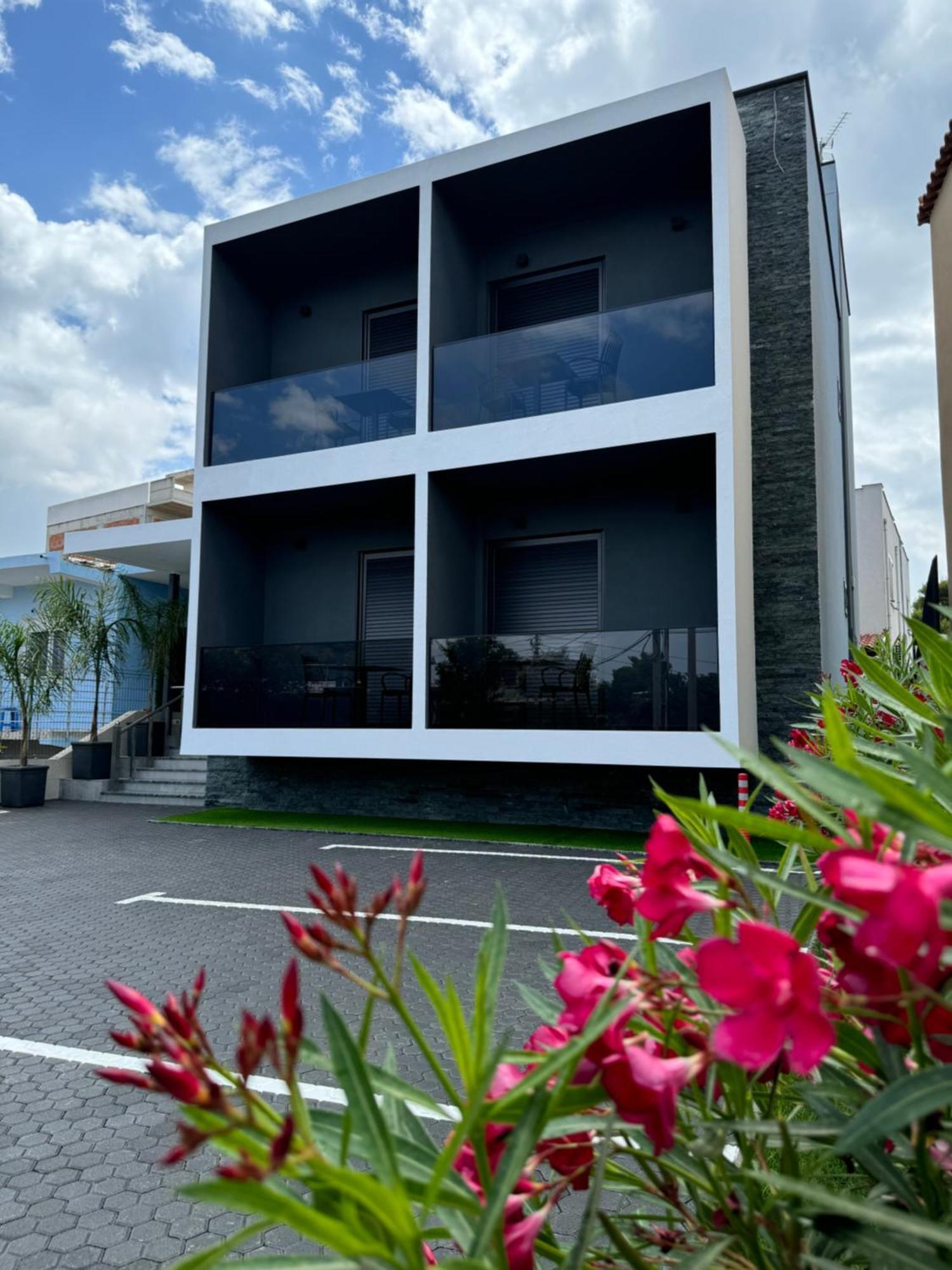Kevin'S Aparthotel Vlorë エクステリア 写真