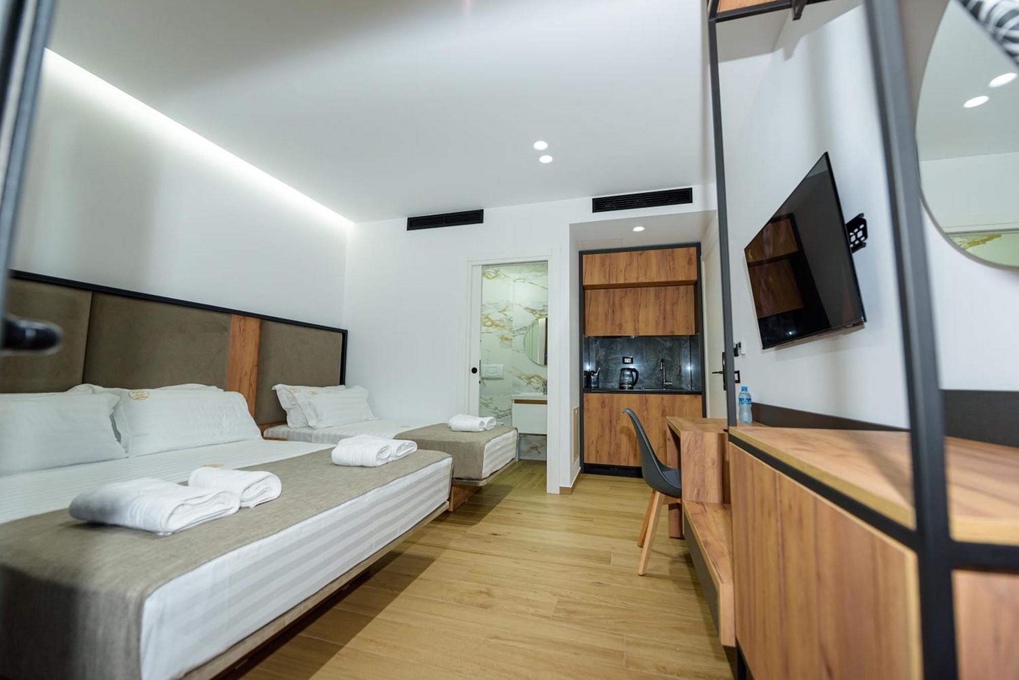 Kevin'S Aparthotel Vlorë エクステリア 写真