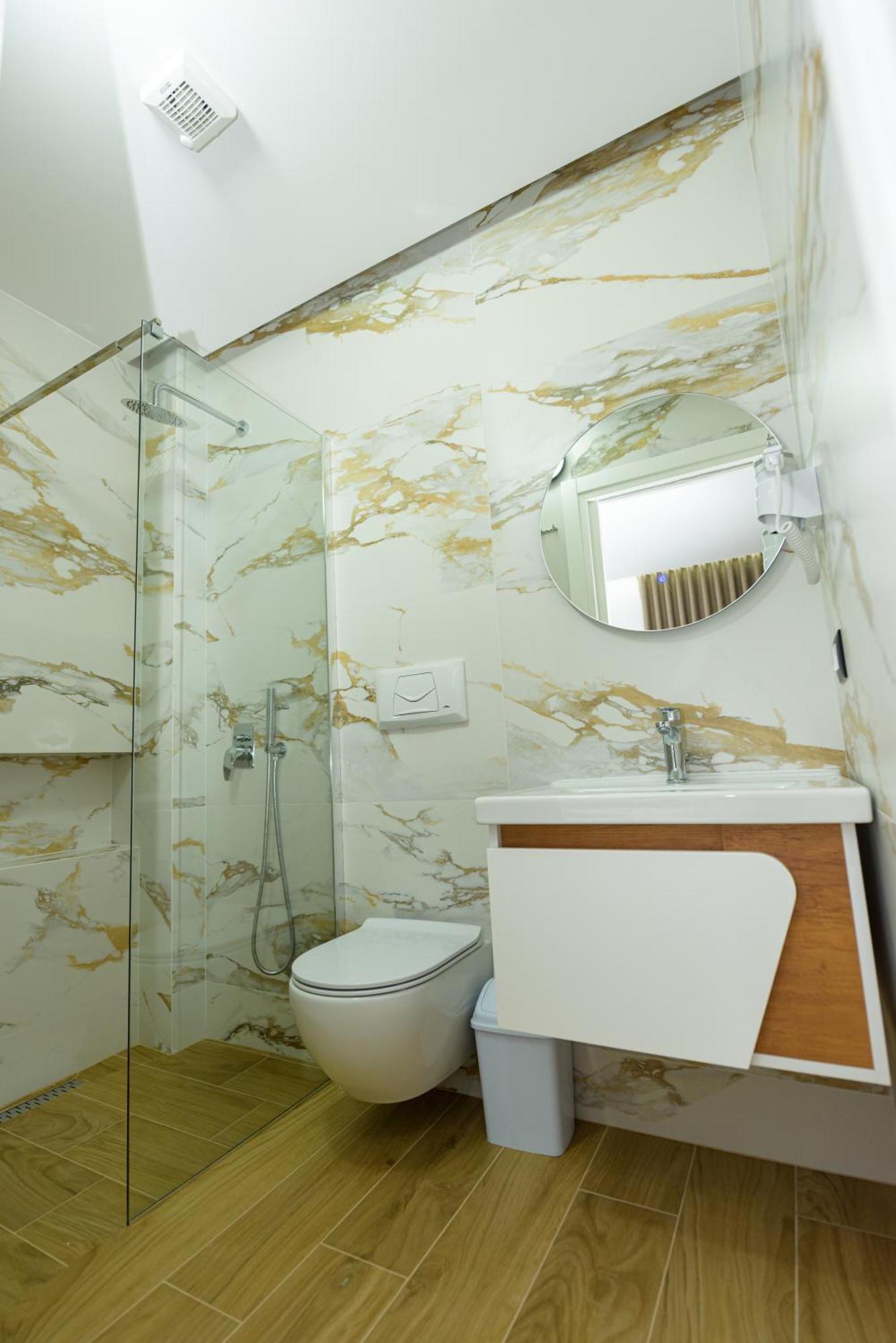 Kevin'S Aparthotel Vlorë エクステリア 写真