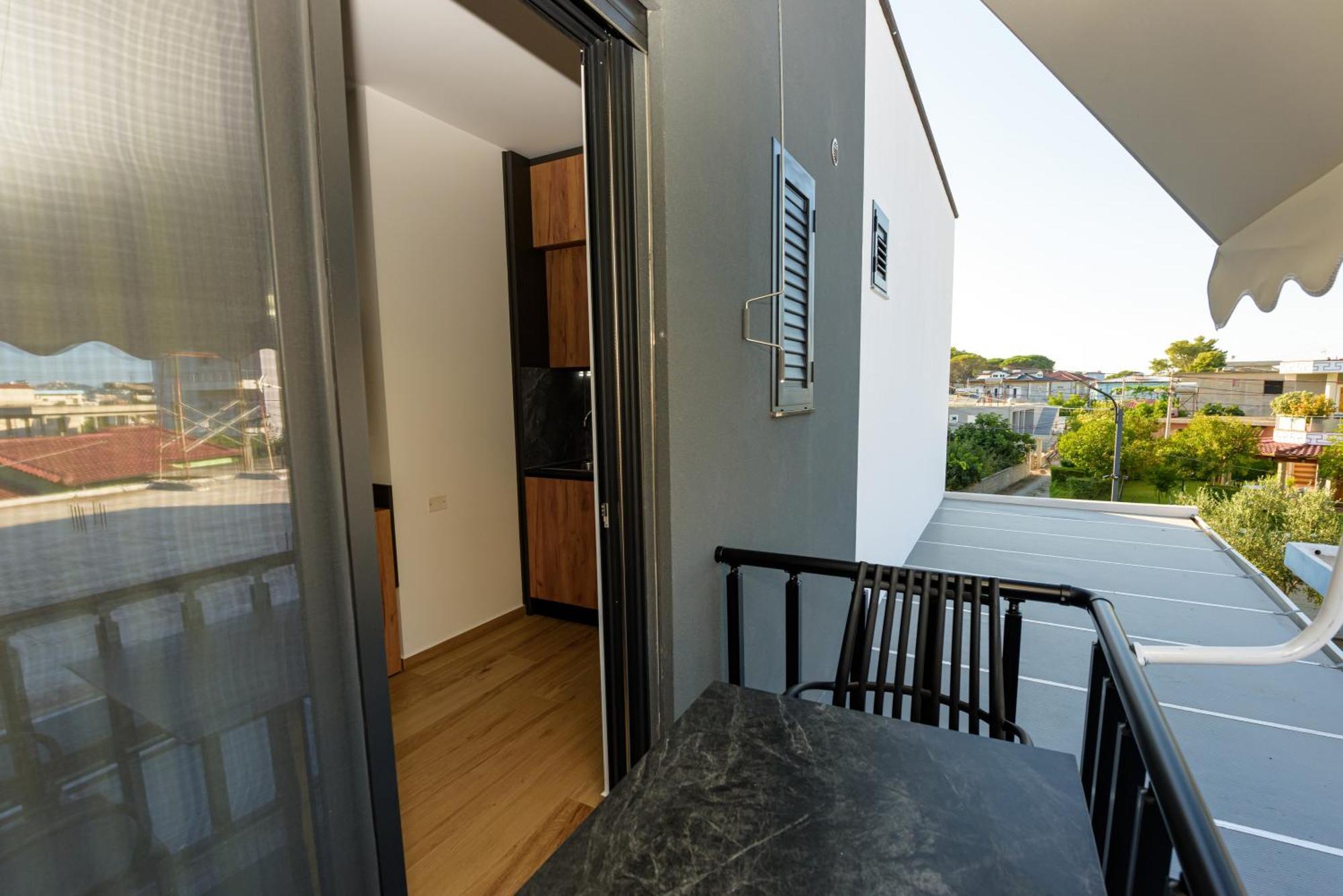 Kevin'S Aparthotel Vlorë エクステリア 写真