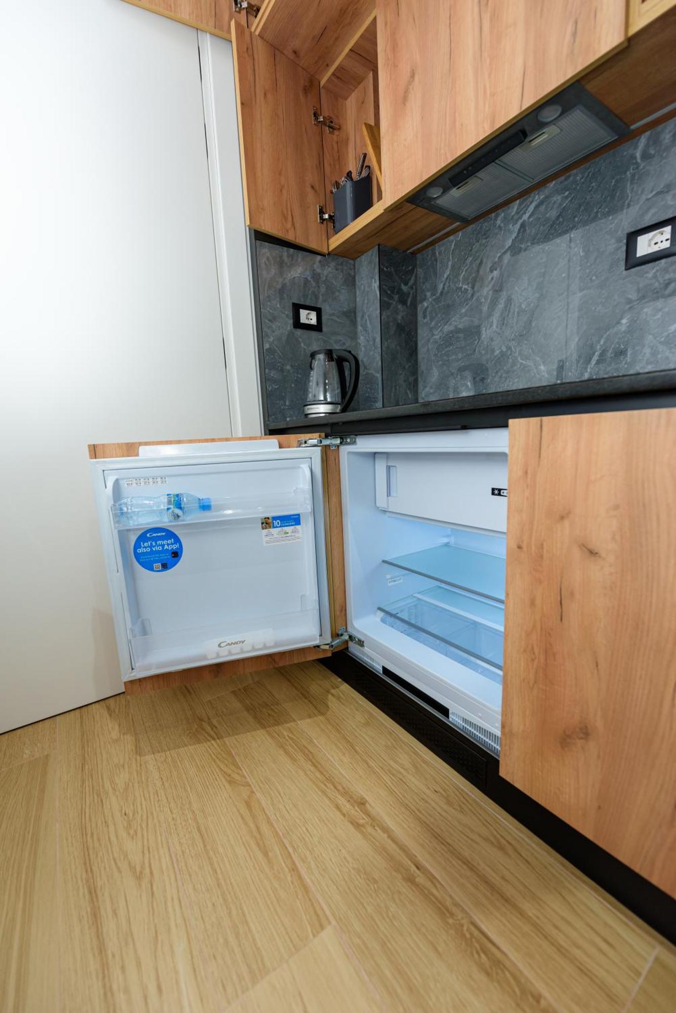 Kevin'S Aparthotel Vlorë エクステリア 写真